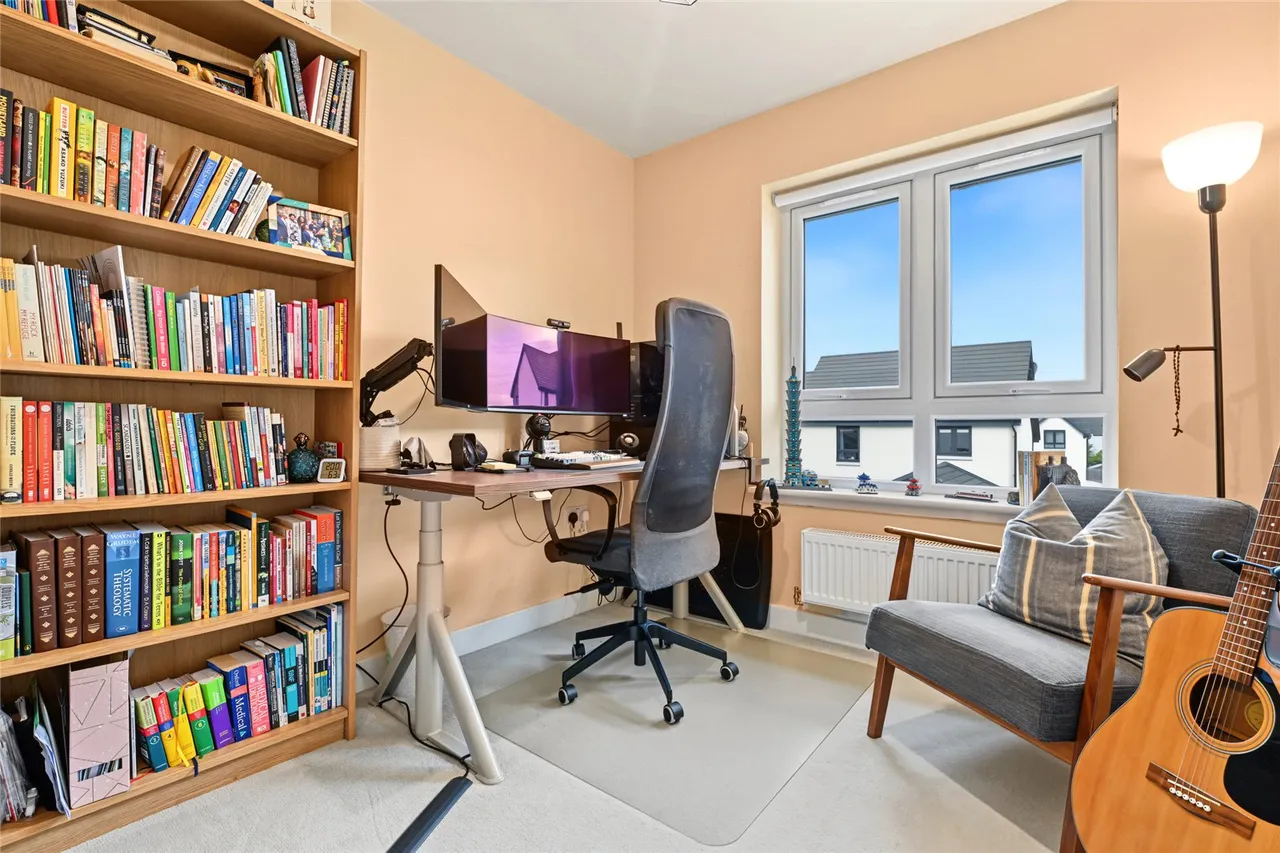 Kennaway Avenue, Perth, PH1, photo 12