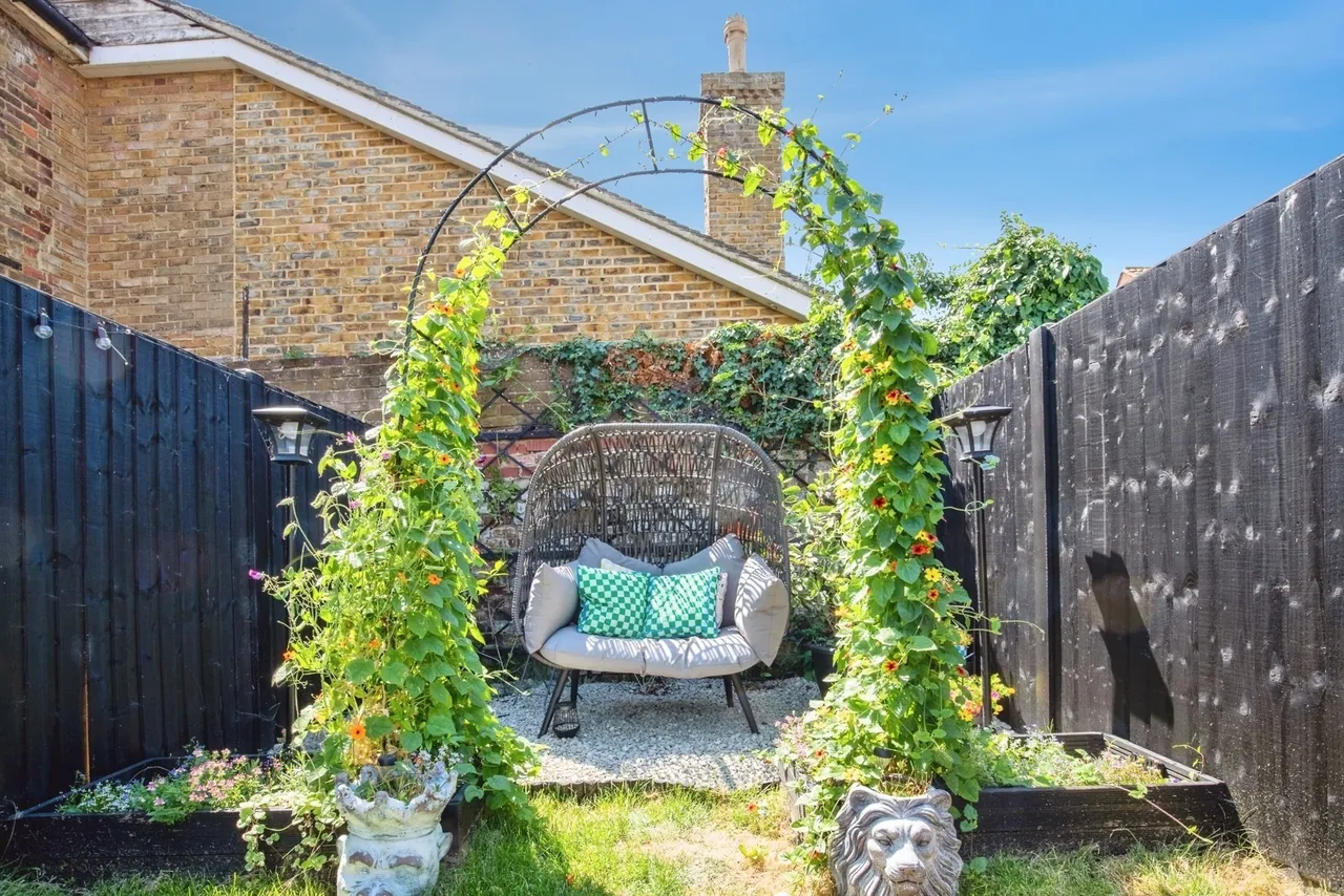 High Street, Milton Regis, Sittingbourne, ME10, photo 16
