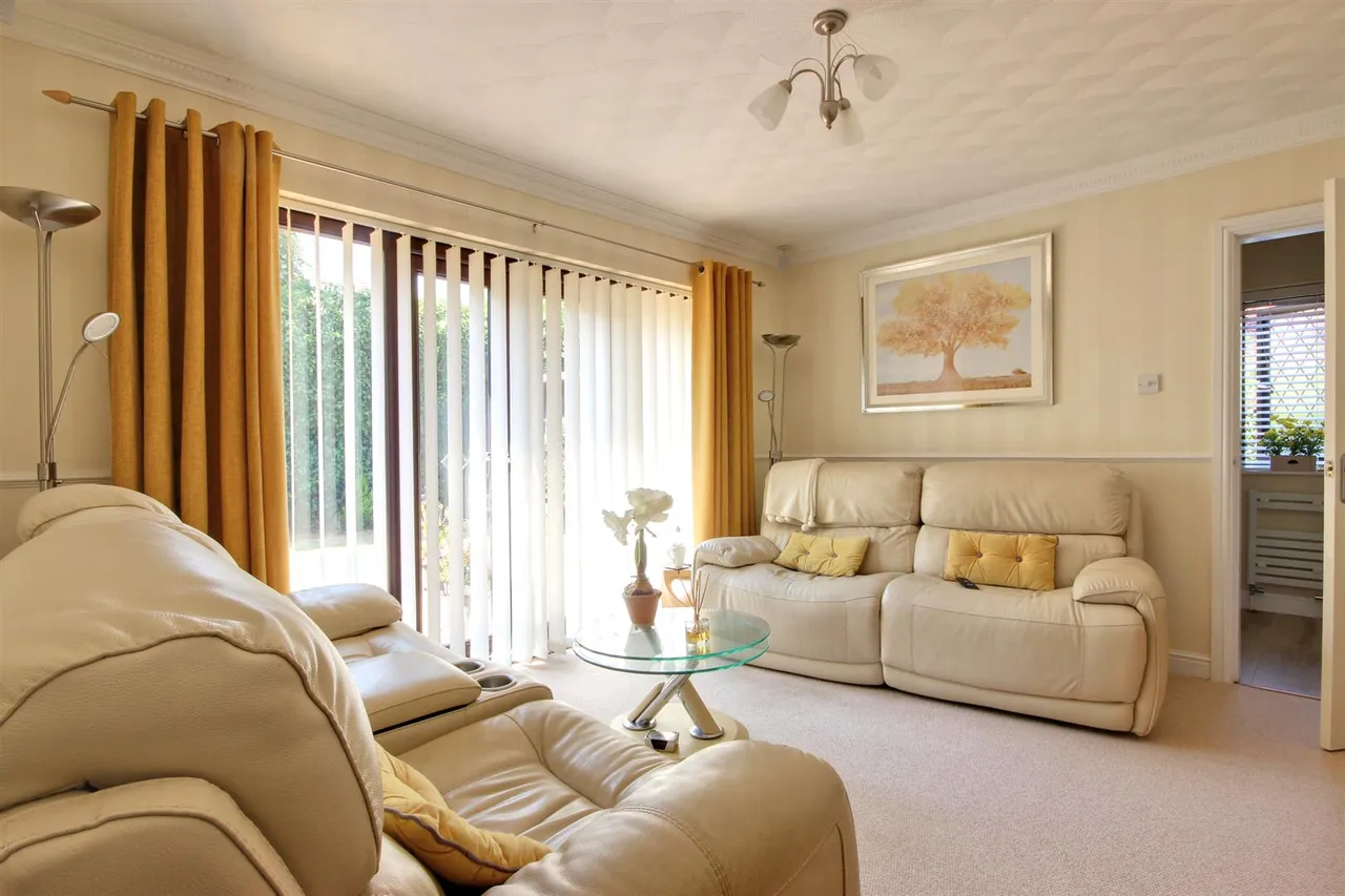 Walnut Close, Cottingham, photo 12