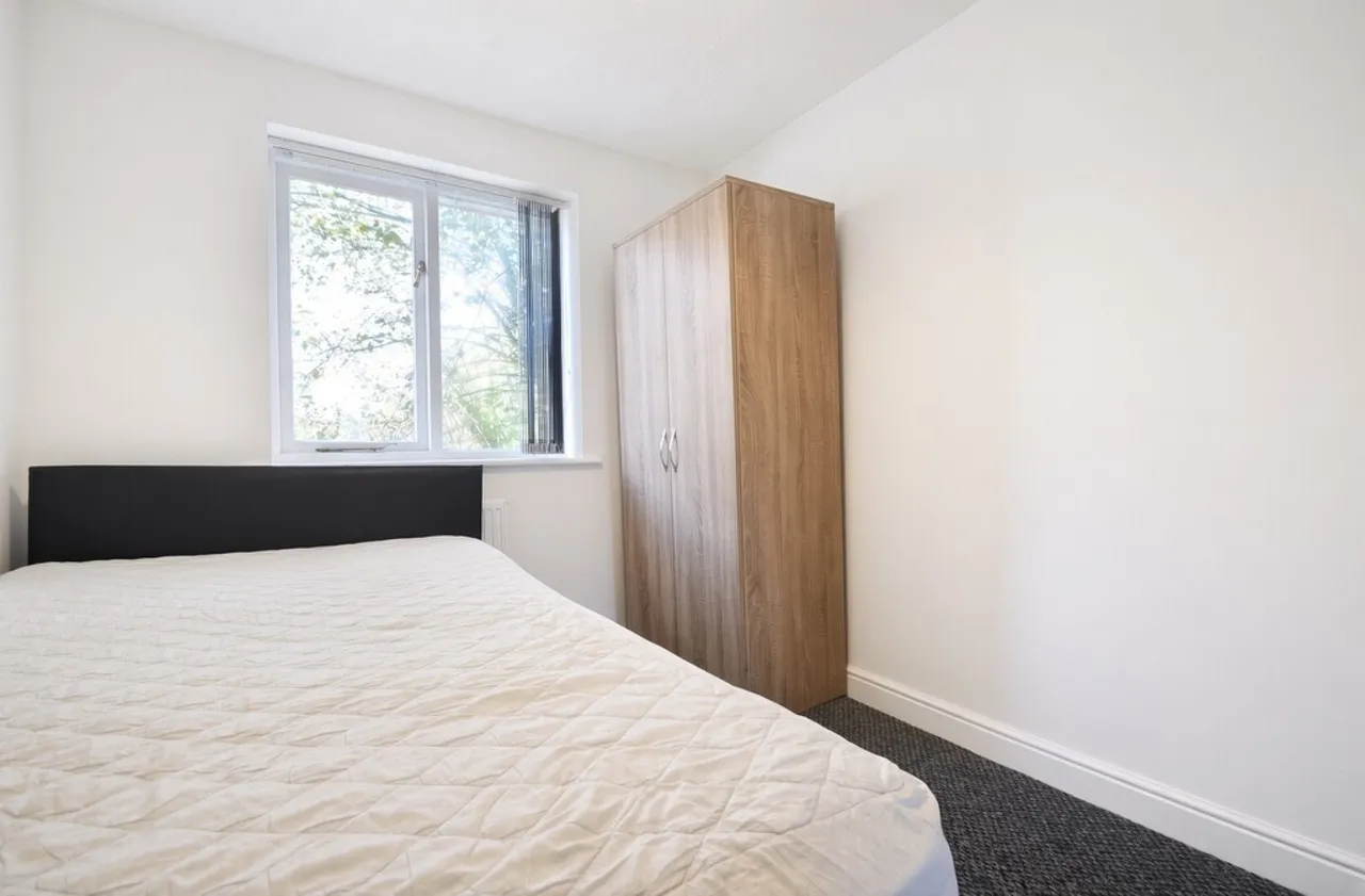 Nightingale Shott, Egham, photo 8