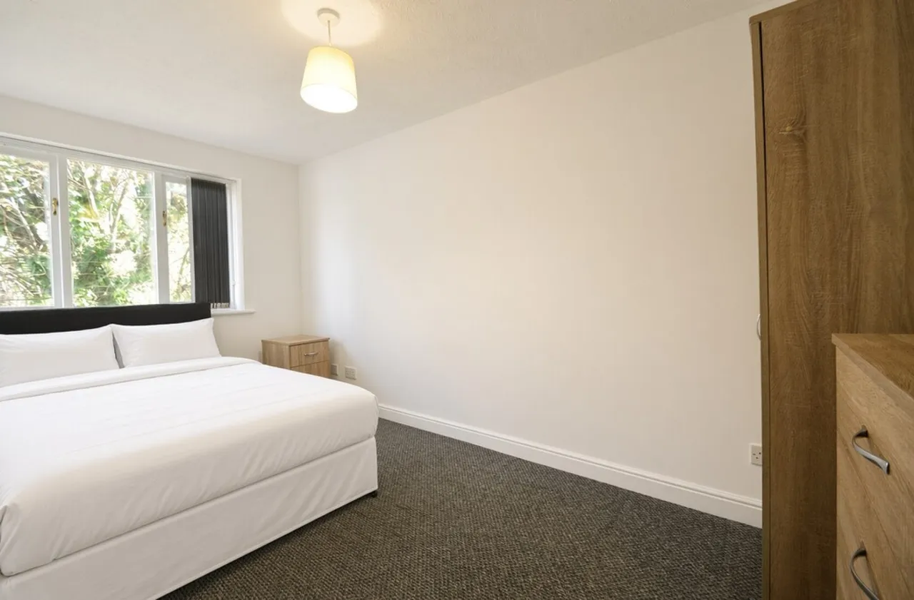 Nightingale Shott, Egham, photo 6