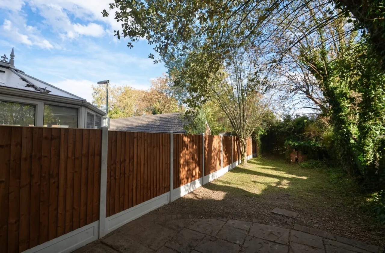 Nightingale Shott, Egham, photo 13