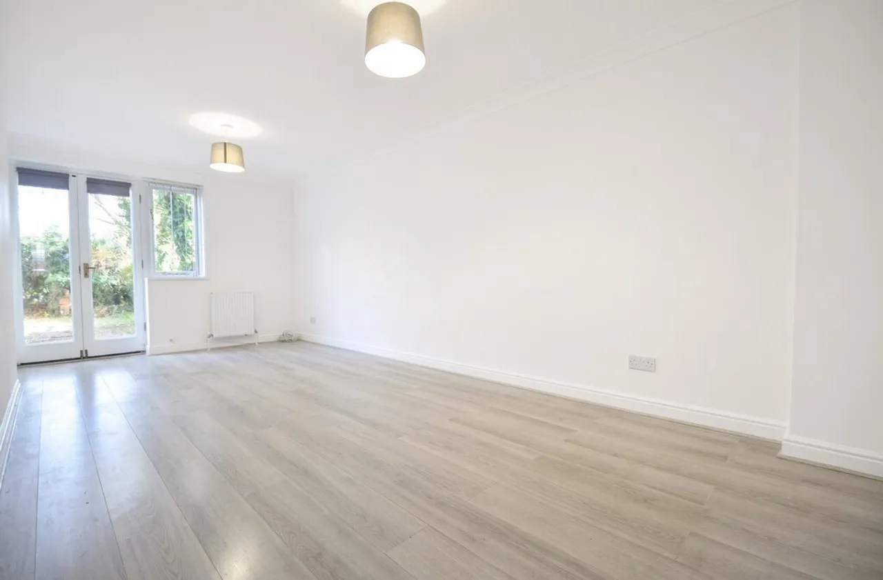 Nightingale Shott, Egham, photo 12