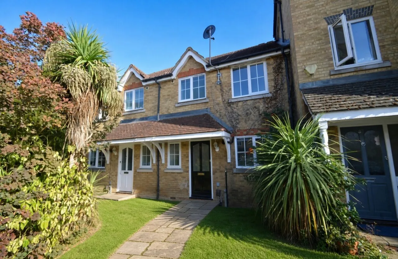 4 bed property to rent, Nightingale Shott, Egham