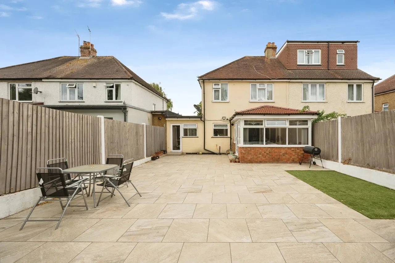 Somerset Avenue, Chessington, KT9, photo 16