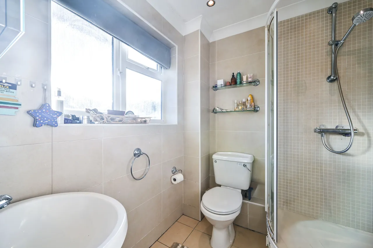 54b Beechwood Road, Woking, photo 9