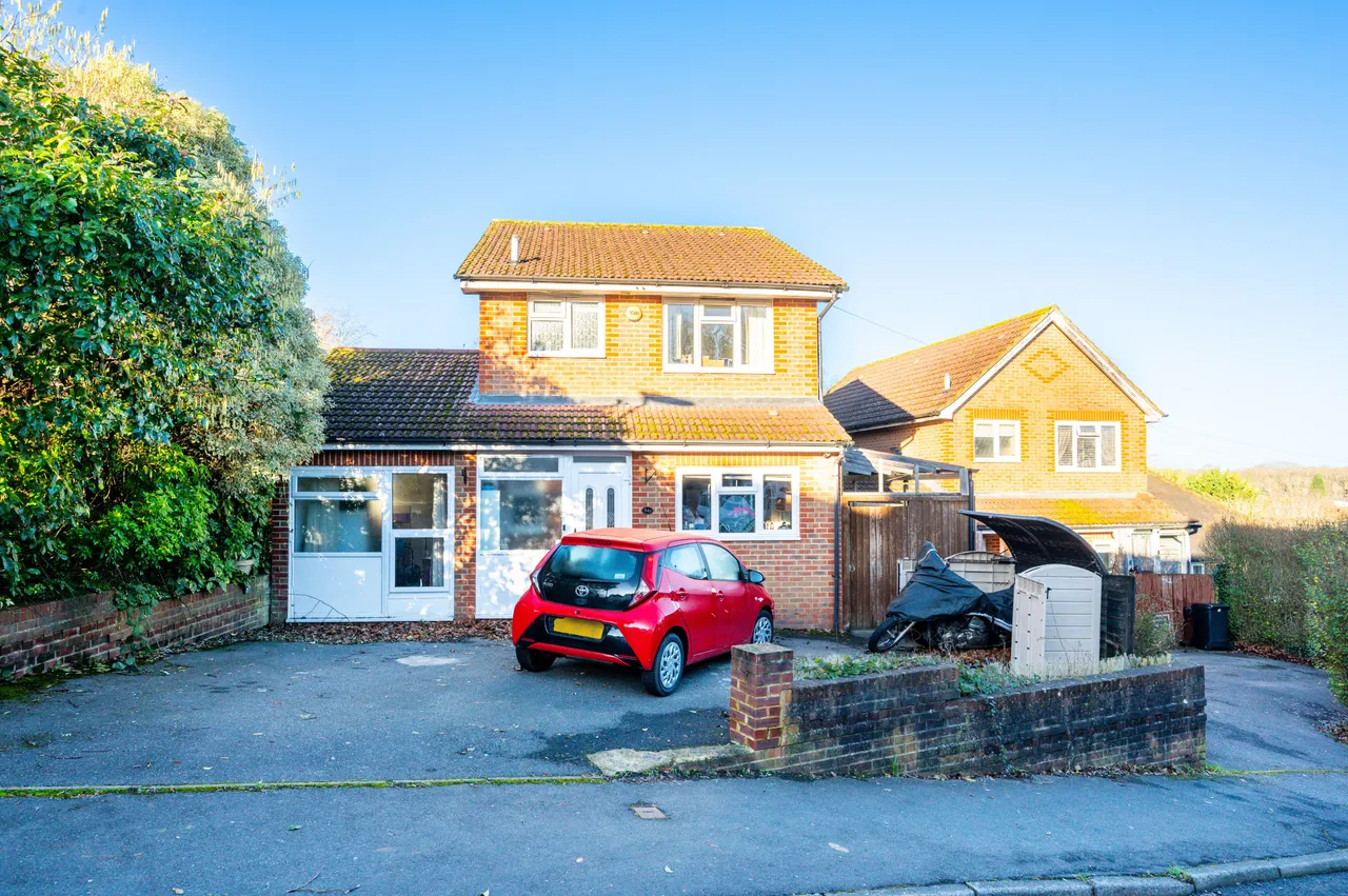 4 bed house for sale — 54b Beechwood Road, Woking