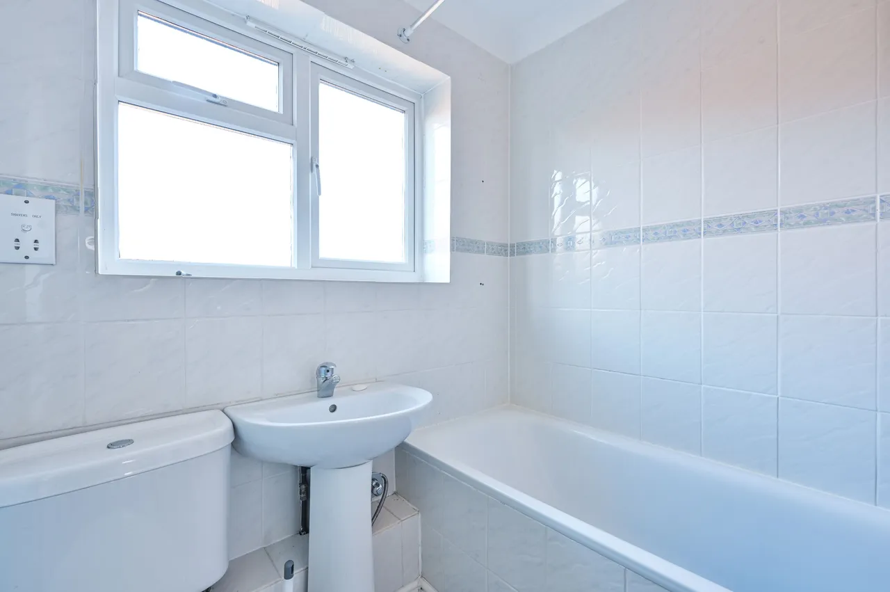 54b Beechwood Road, Woking, photo 7