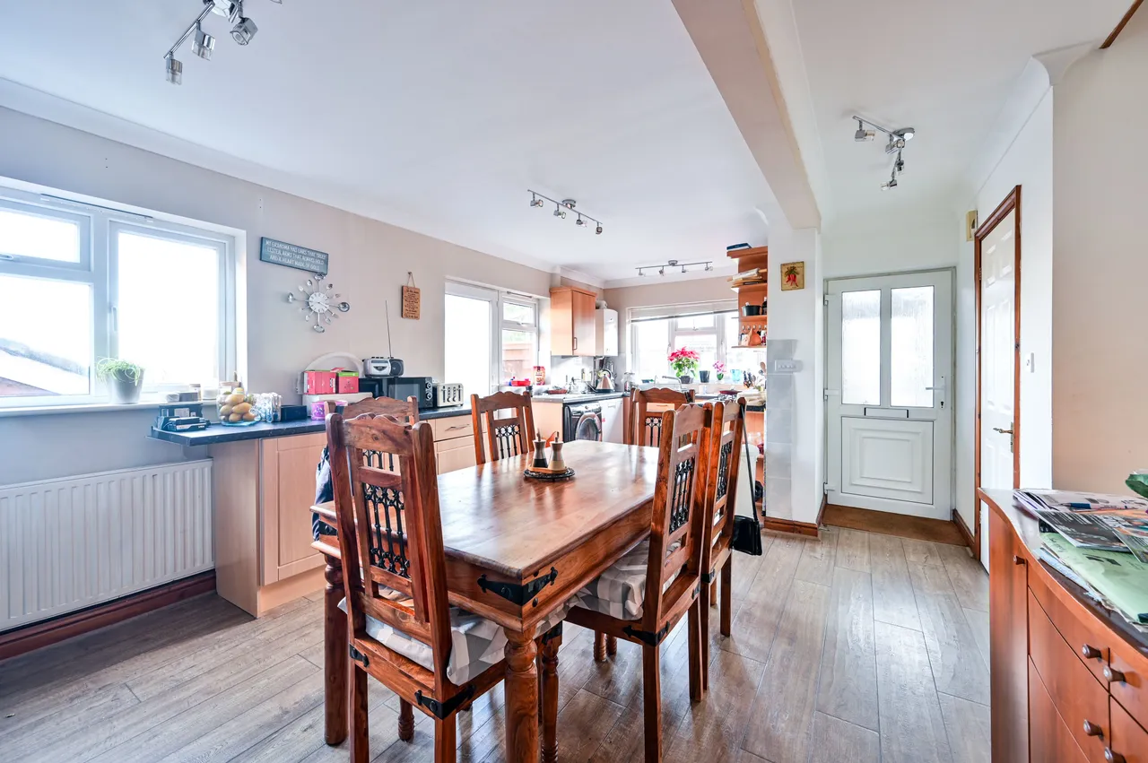 54b Beechwood Road, Woking, photo 3