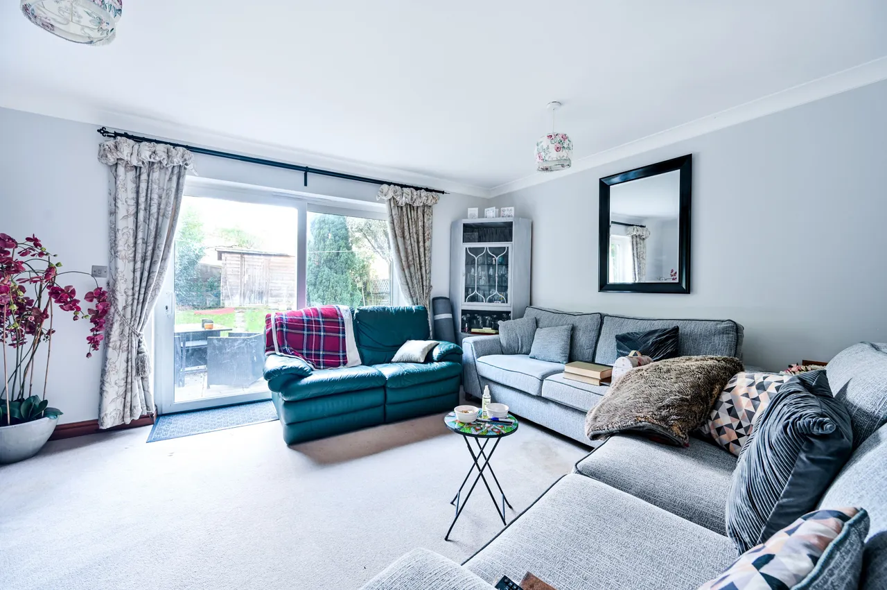 54b Beechwood Road, Woking, photo 2