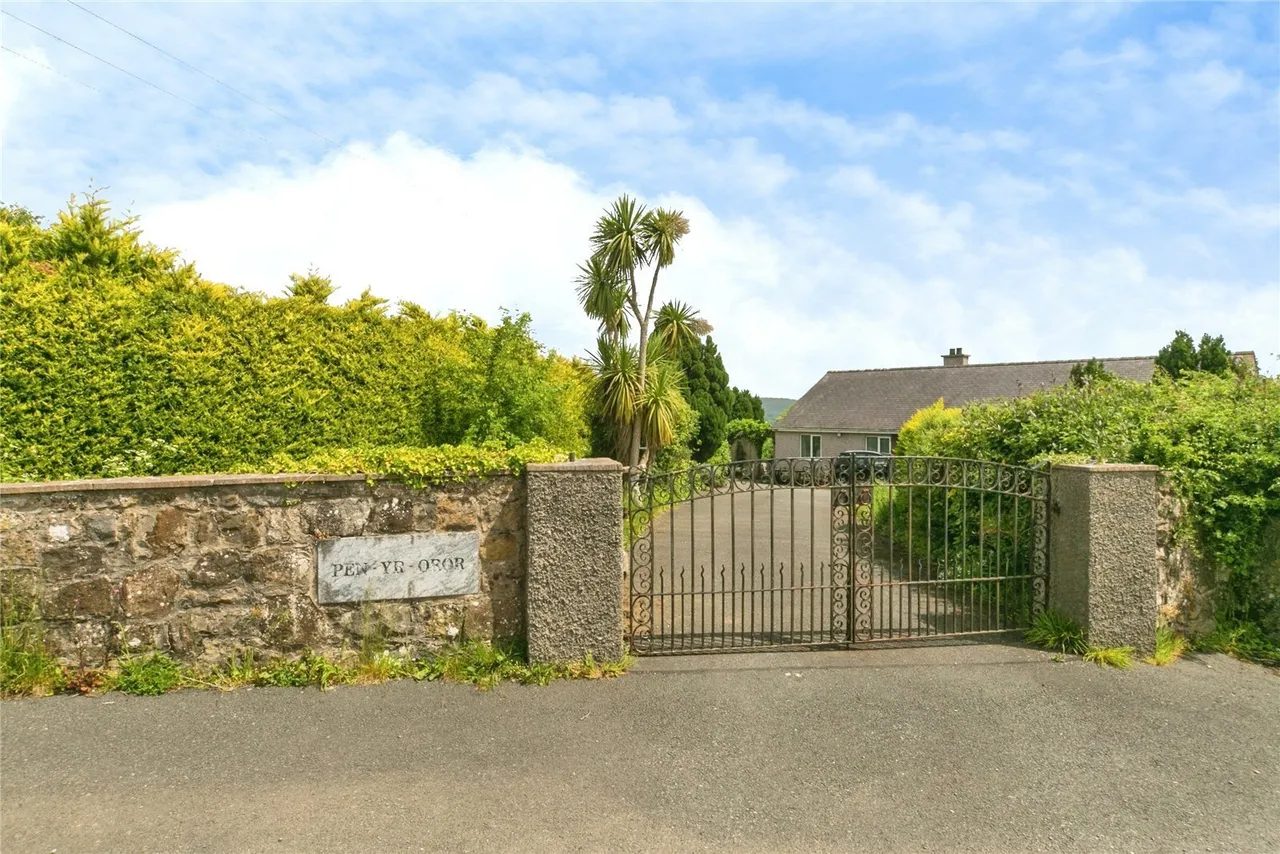 LLanbedrgoch, Talwrn, LL77, photo 13