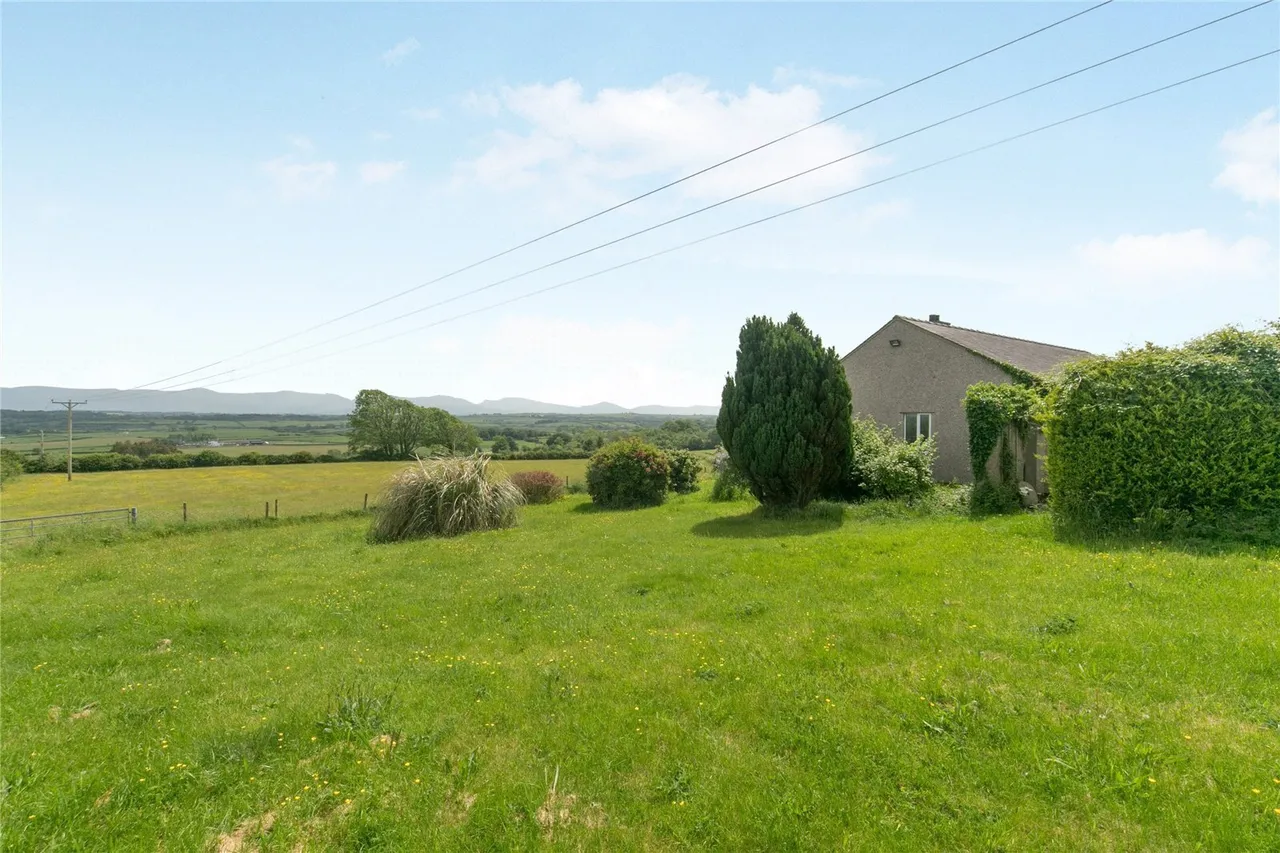 LLanbedrgoch, Talwrn, LL77, photo 31