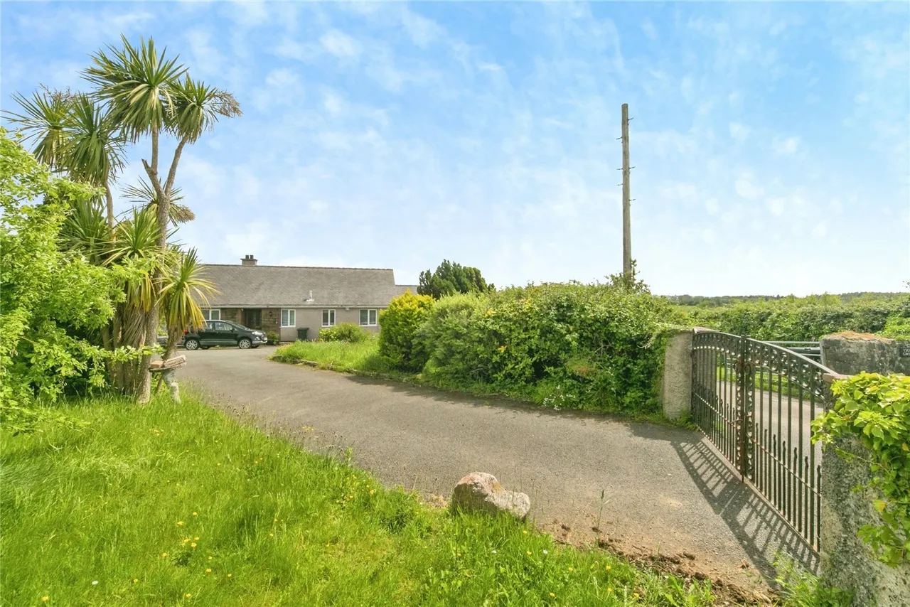 LLanbedrgoch, Talwrn, LL77, photo 33
