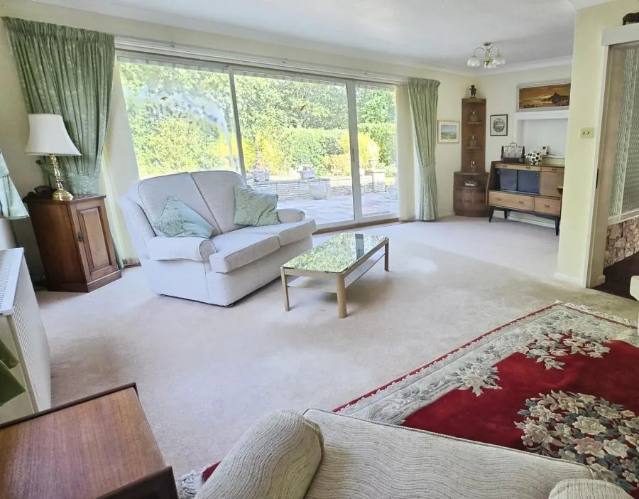 Holmfield Avenue, Thorley, PO41, photo 2