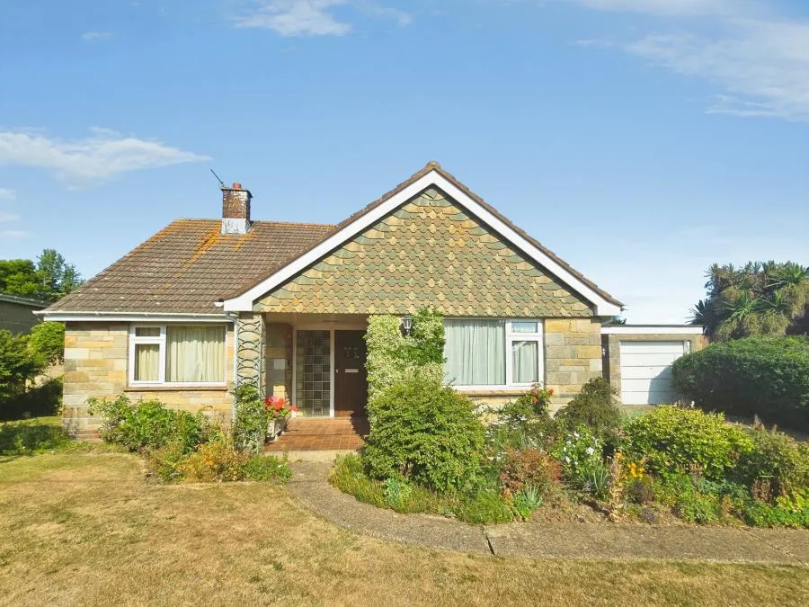 4 bed house for sale, Holmfield Avenue, Thorley, PO41