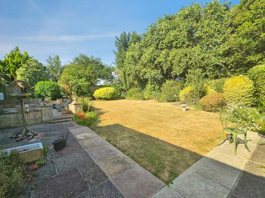 Holmfield Avenue, Thorley, PO41, photo 16