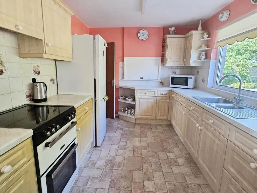 Holmfield Avenue, Thorley, PO41, photo 3