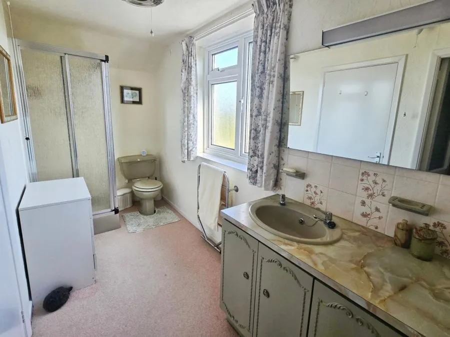 Holmfield Avenue, Thorley, PO41, photo 11