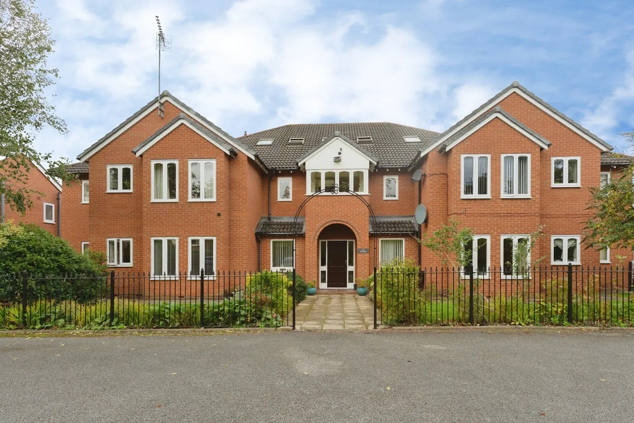 2 bed flat for sale, Brunsborough Close, Wirral, CH62