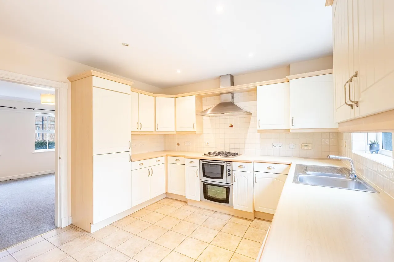 Mansion Gate Square, Chapel Allerton, LS7, photo 2