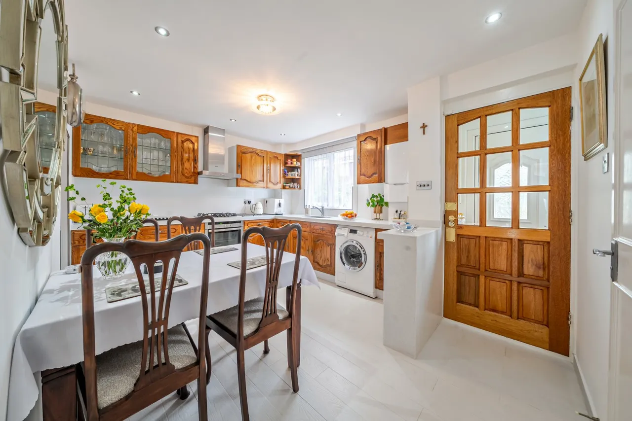Larch Close, Balham, London, SW12, photo 2