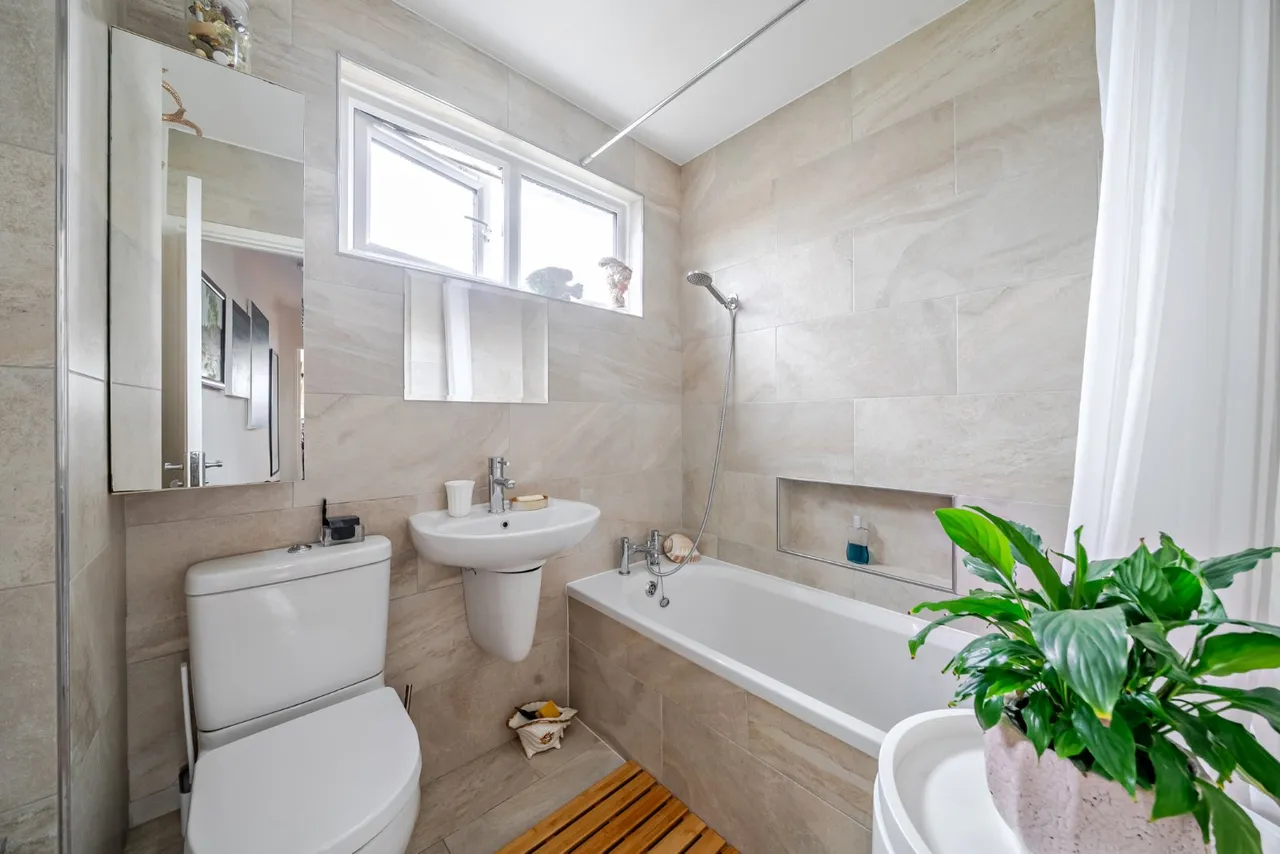 Larch Close, Balham, London, SW12, photo 3