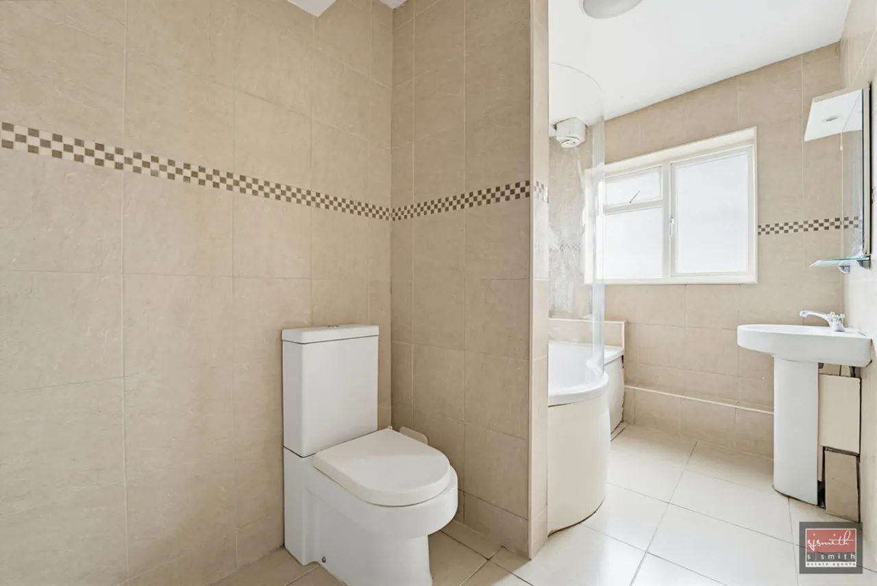 Church Road, Ashford, TW15, photo 9
