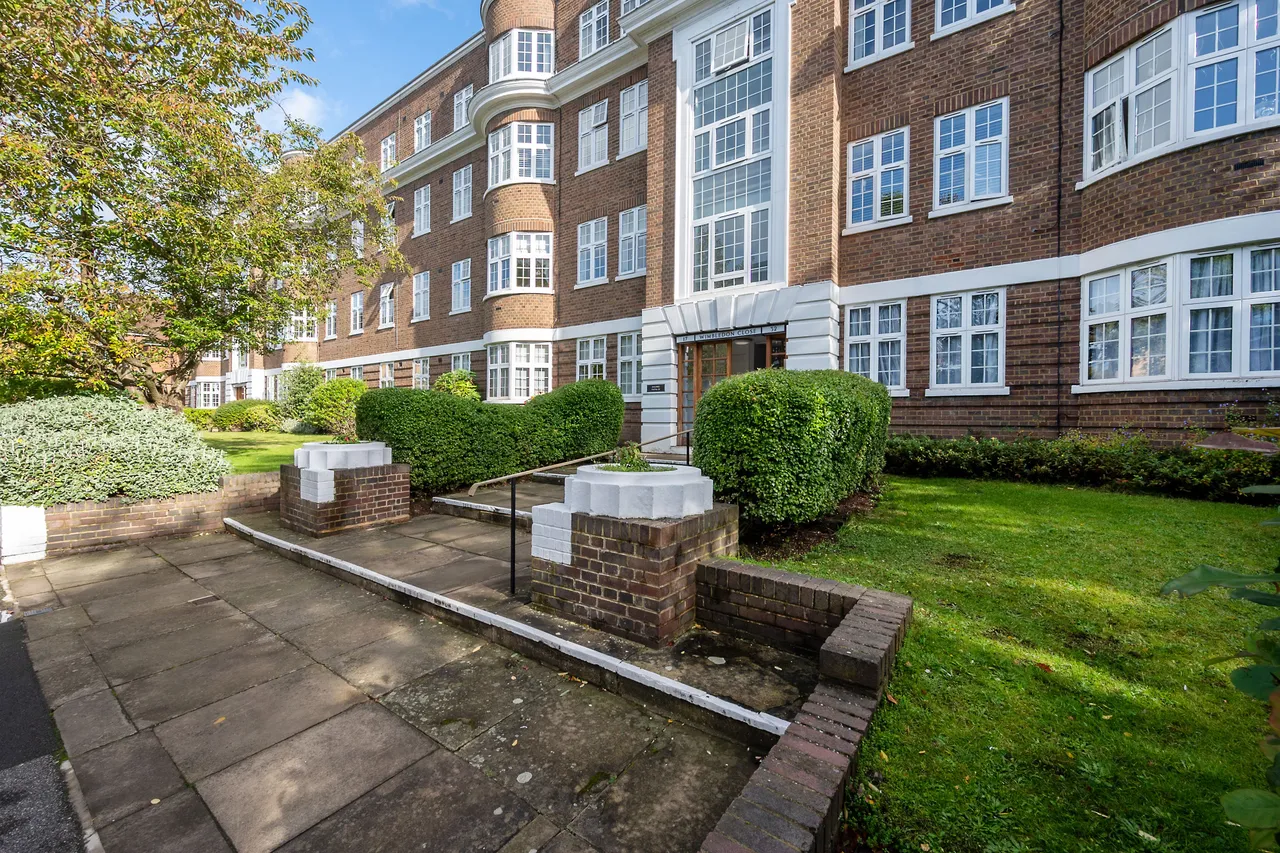 London, SW20, photo 4