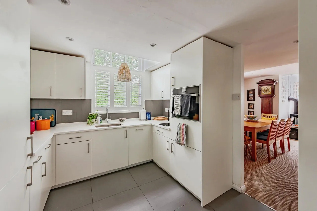 Castle Square, Redhill, RH1, photo 7