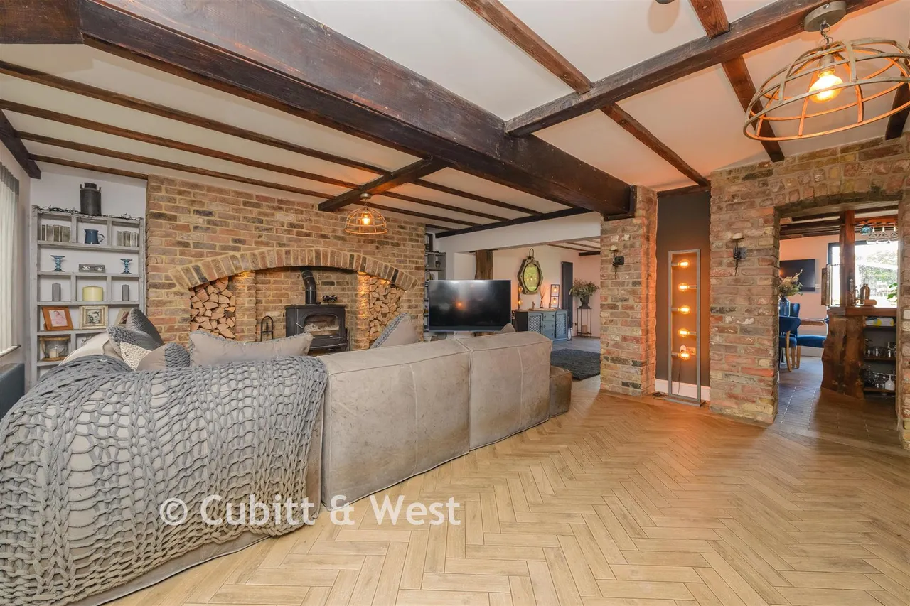 Whitewood Lane, Horne, RH6, photo 5