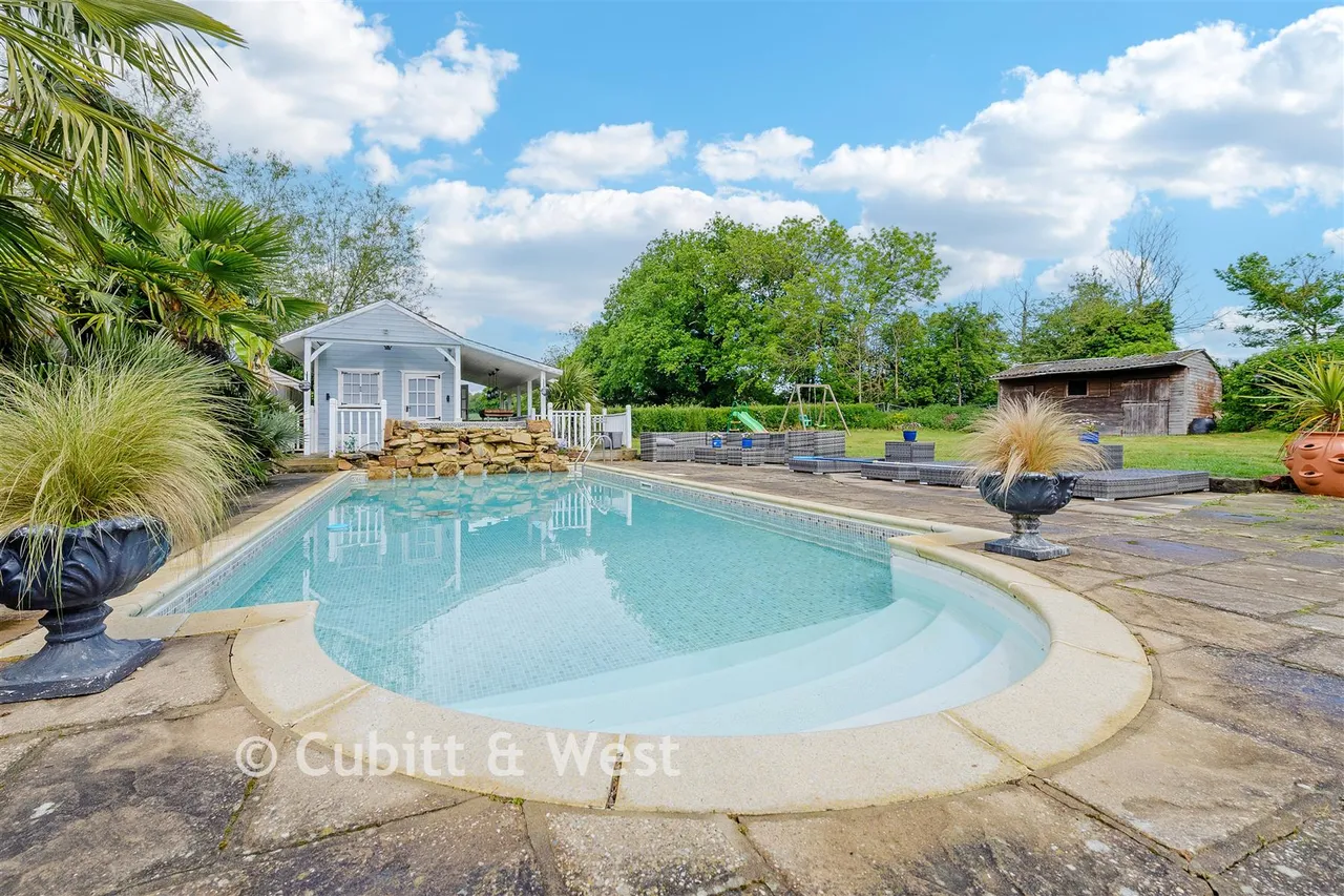 Whitewood Lane, Horne, RH6, photo 2