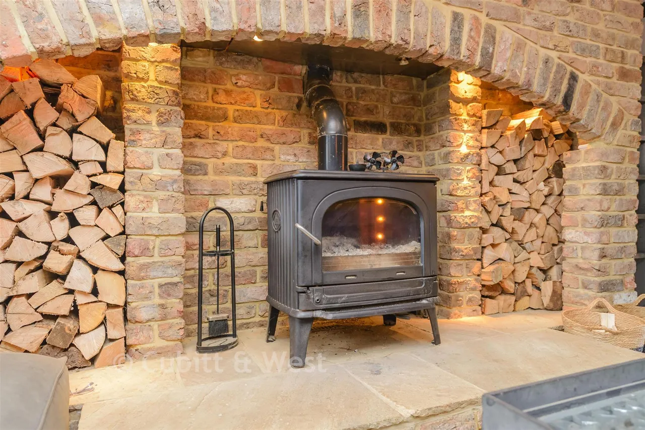 Whitewood Lane, Horne, RH6, photo 6