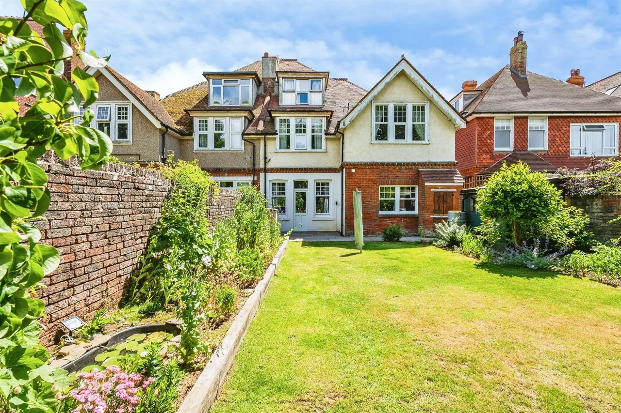 2 bed flat for sale — Sutton Park Road, SEAFORD