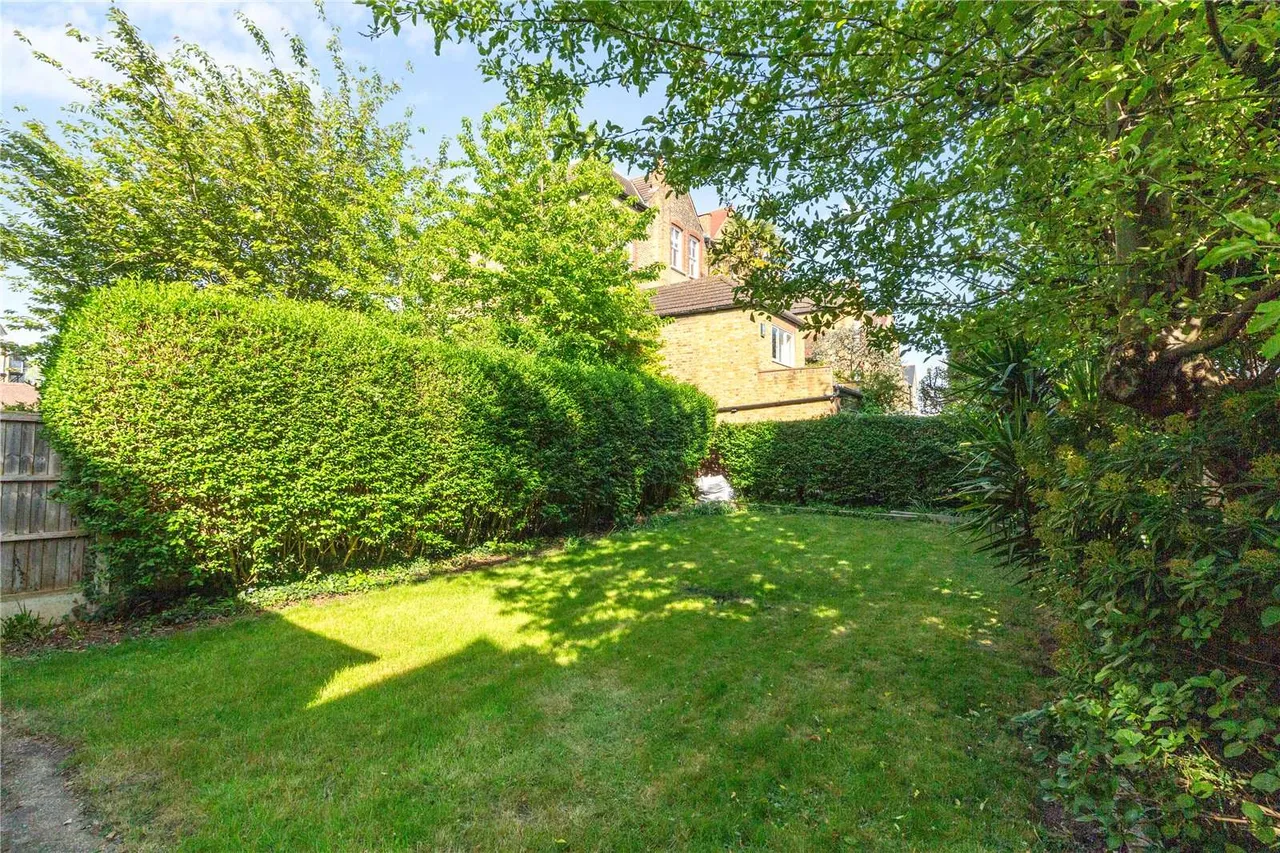 Nightingale Lane, London, SW12, photo 2