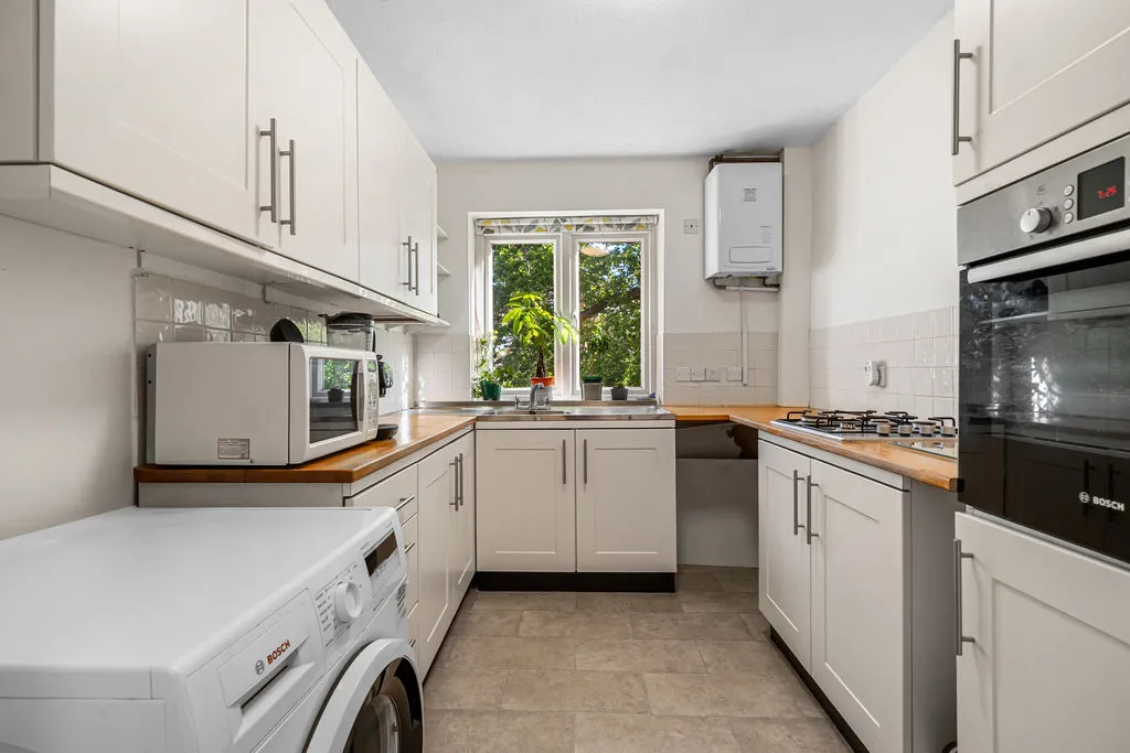 Hillrise, Walton-On-Thames KT12 2PE, photo 4