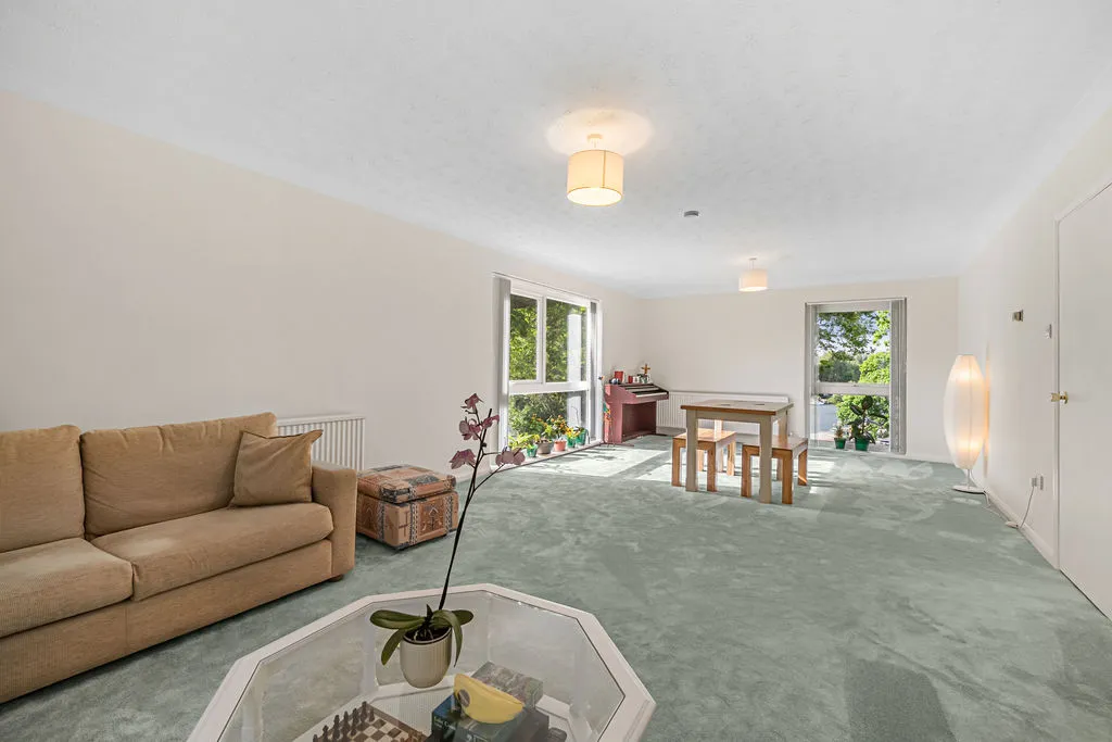 Hillrise, Walton-On-Thames KT12 2PE, photo 5