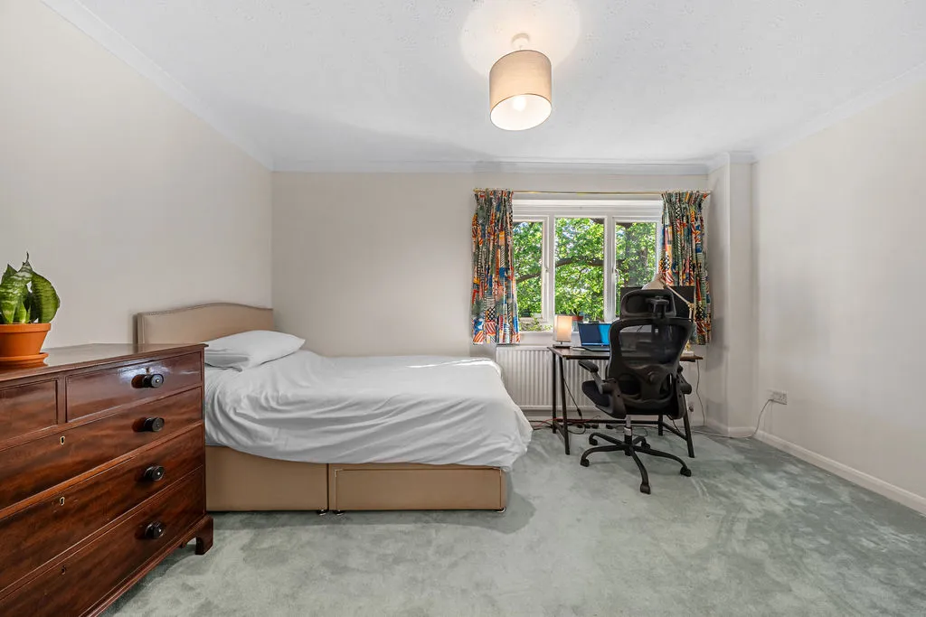 Hillrise, Walton-On-Thames KT12 2PE, photo 8