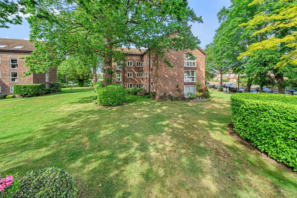 Hillrise, Walton-On-Thames KT12 2PE, photo 14