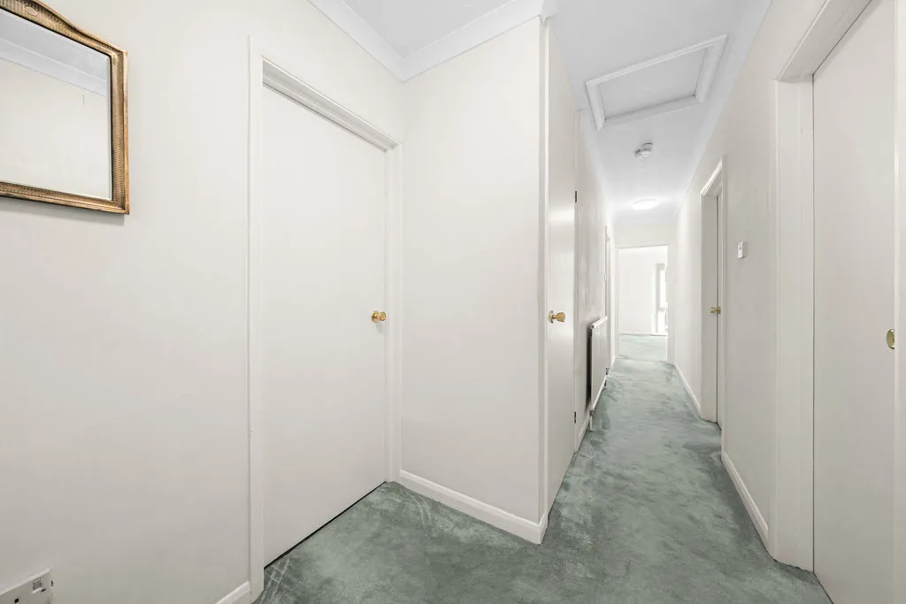 Hillrise, Walton-On-Thames KT12 2PE, photo 9