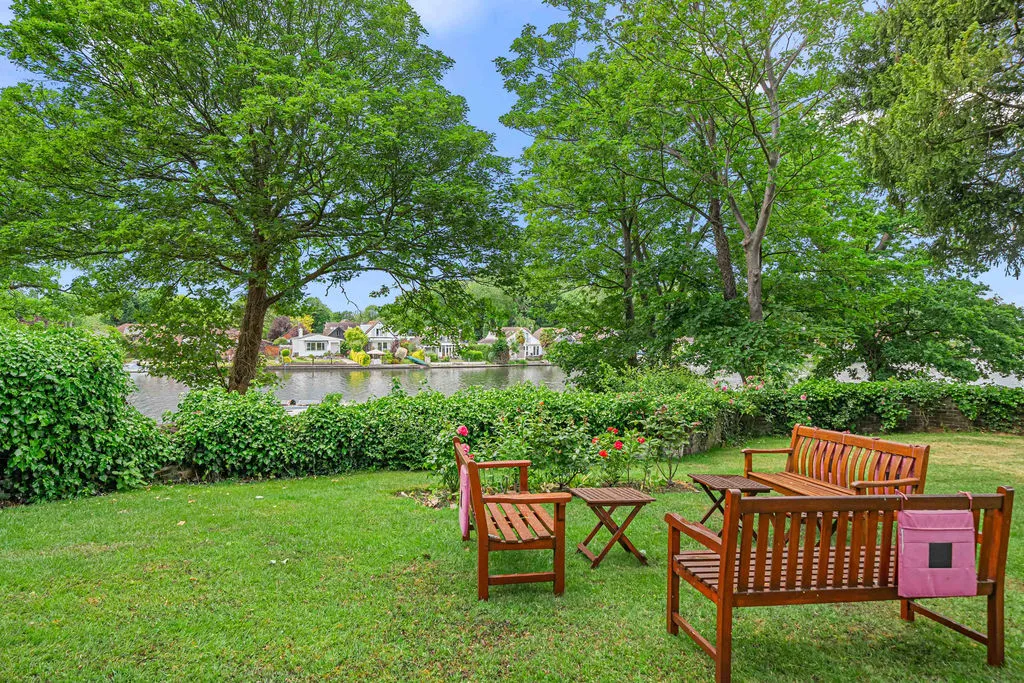 Hillrise, Walton-On-Thames KT12 2PE, photo 13