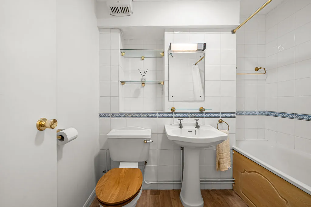 Hillrise, Walton-On-Thames KT12 2PE, photo 11