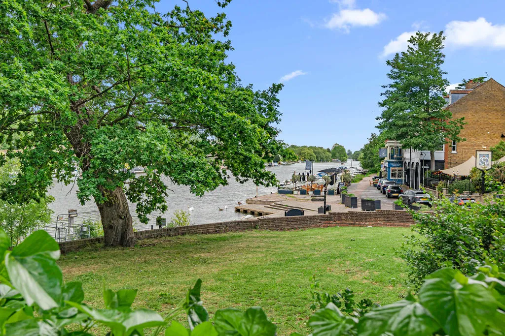 Hillrise, Walton-On-Thames KT12 2PE, photo 2