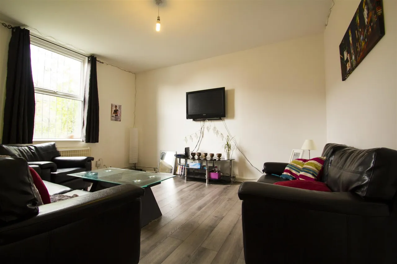 Ebor Mount, Hyde Park, LS6, photo 2