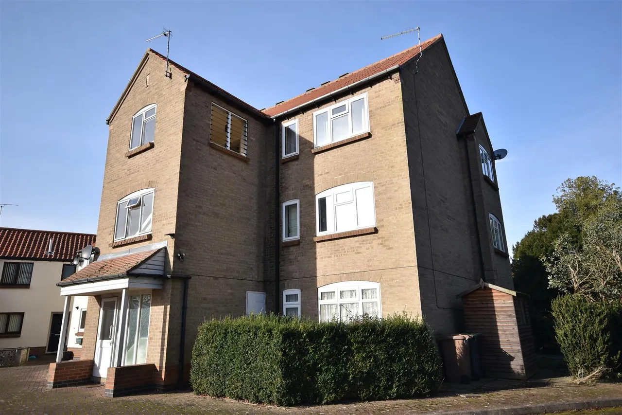 2 bed flat for sale — Old Place, Sleaford