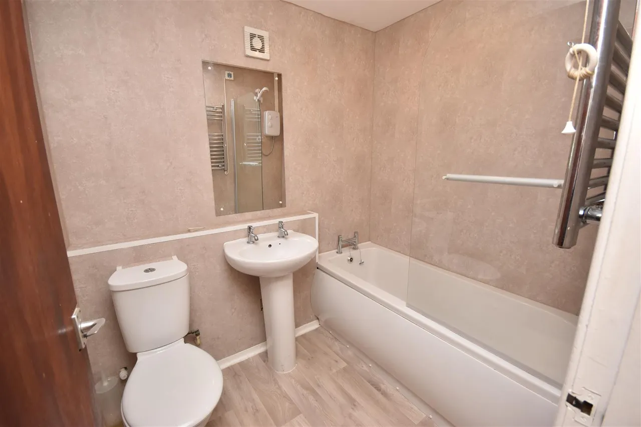 Old Place, Sleaford, photo 7