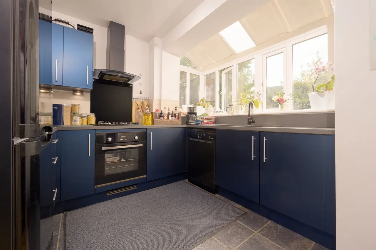 Honeysuckle Road, Kettering, NN14, photo 3