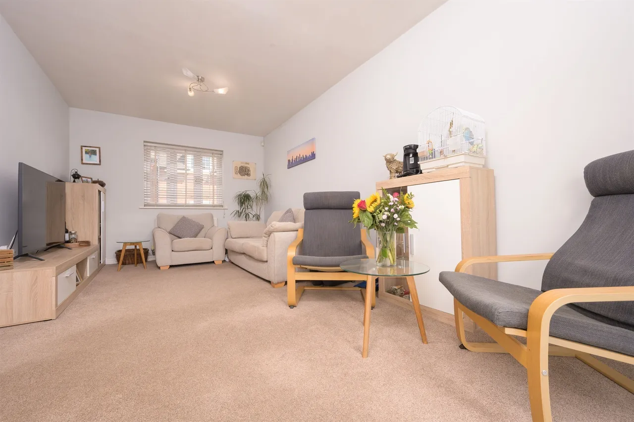 Honeysuckle Road, Kettering, NN14, photo 4