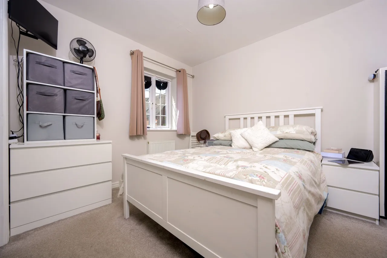 Honeysuckle Road, Kettering, NN14, photo 9