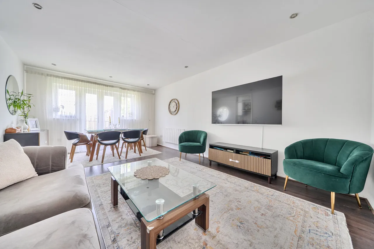 2 bed flat for sale, Pentland Place, Northolt, UB5