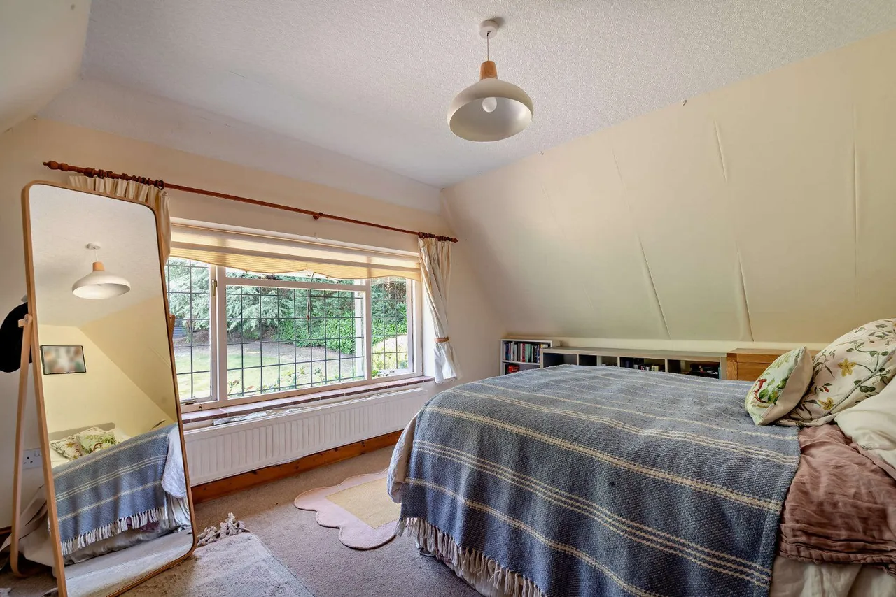 Smugglers Way, The Sands, Farnham, Surrey, GU10 1NB, photo 8